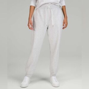 Lululemon Scuba High-Rise Relaxed Jogger Heathered Light Grey Size 6 / 8